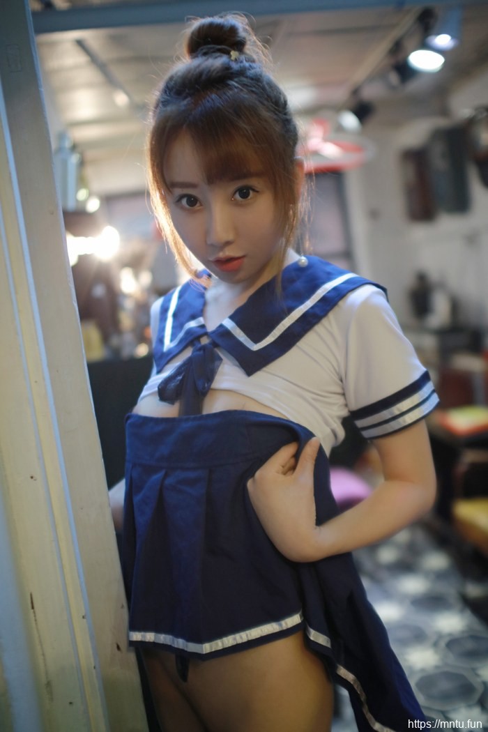 青春妹子图夏笑笑野外人体艺术尽显青春靓丽！