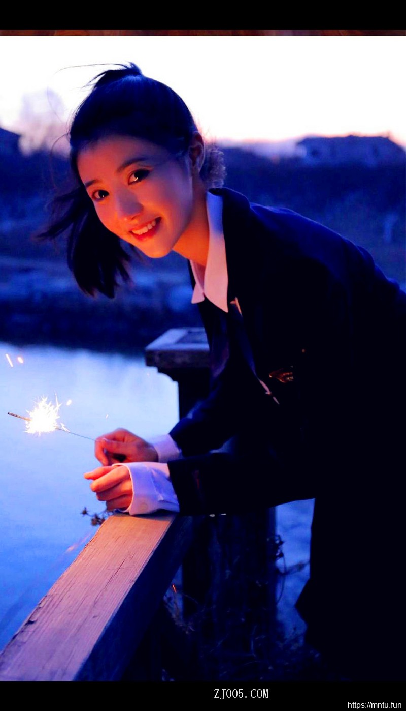 清纯美女大学生性感制服诱惑妹子图片合集