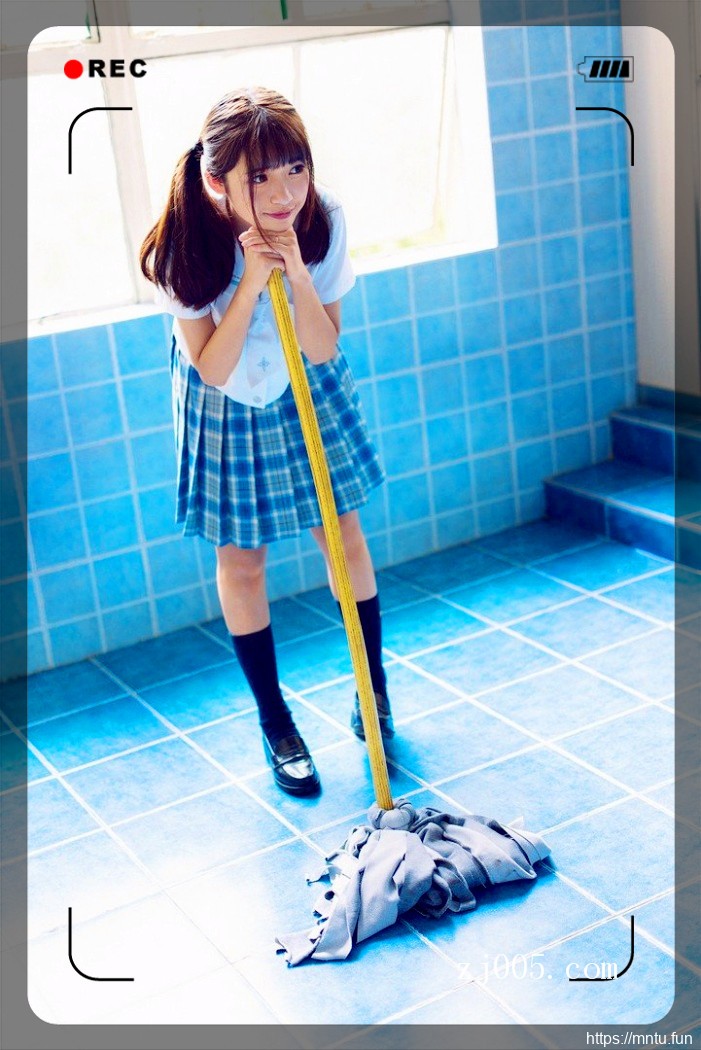 清纯美女演绎最美校花萝莉少女私房写真图片