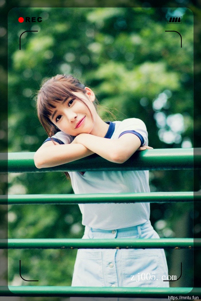 清纯美女演绎最美校花萝莉少女私房写真图片