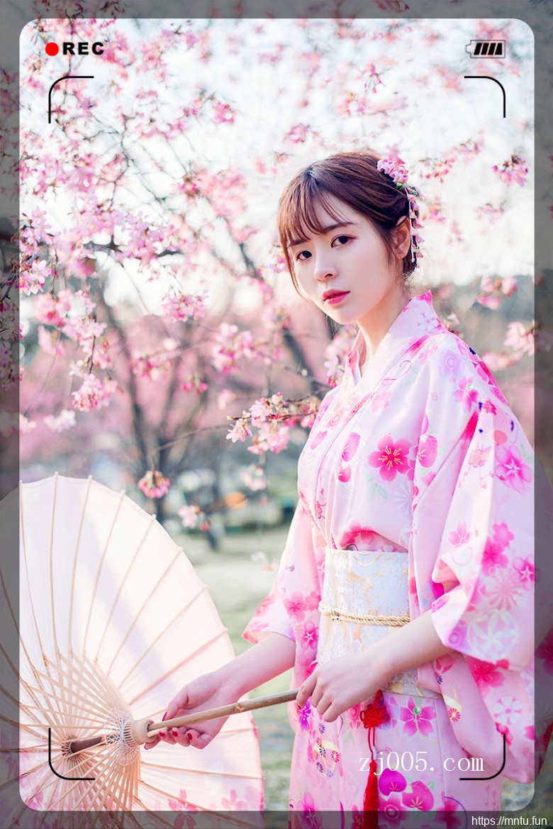 清纯美女演绎最美校花萝莉少女私房写真图片