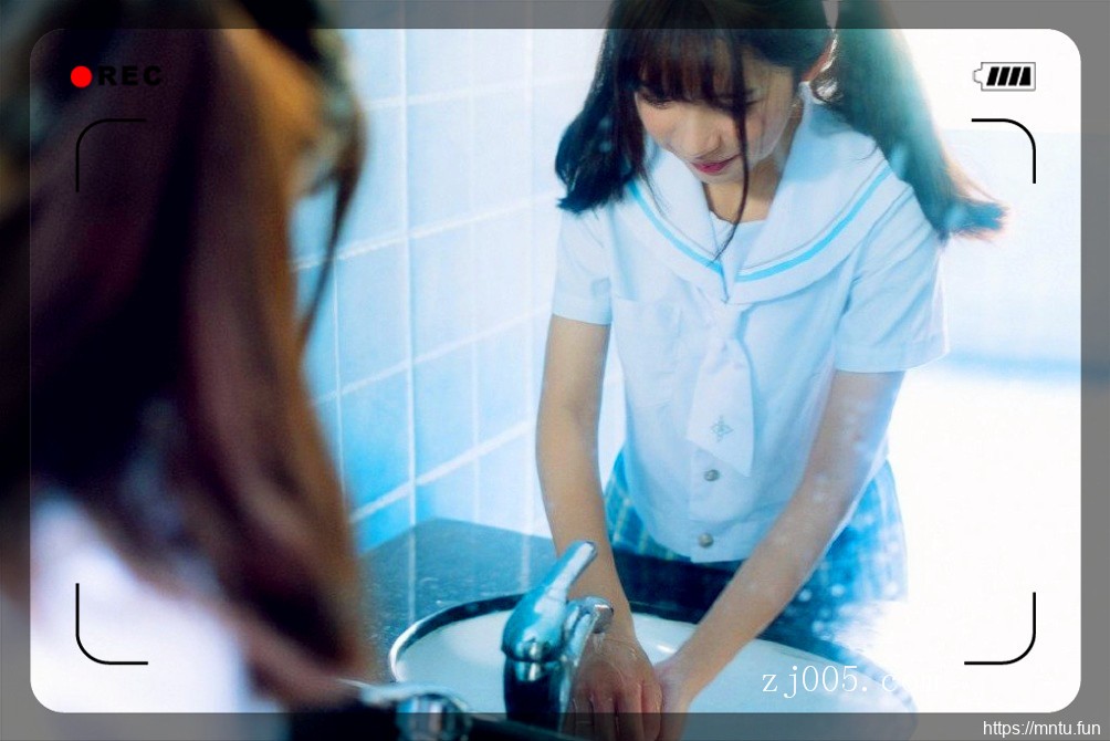 清纯美女演绎最美校花萝莉少女私房写真图片