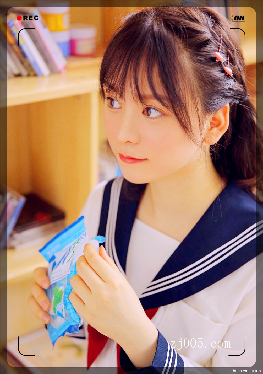 清纯美女演绎最美校花萝莉少女私房写真图片