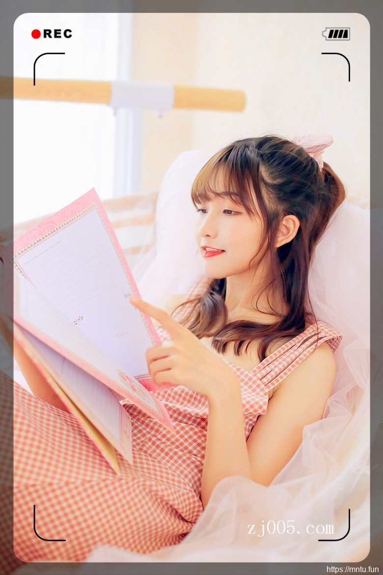 清纯美女演绎最美校花萝莉少女私房写真图片