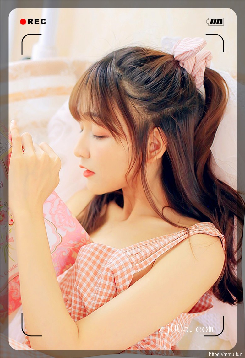 清纯美女演绎最美校花萝莉少女私房写真图片