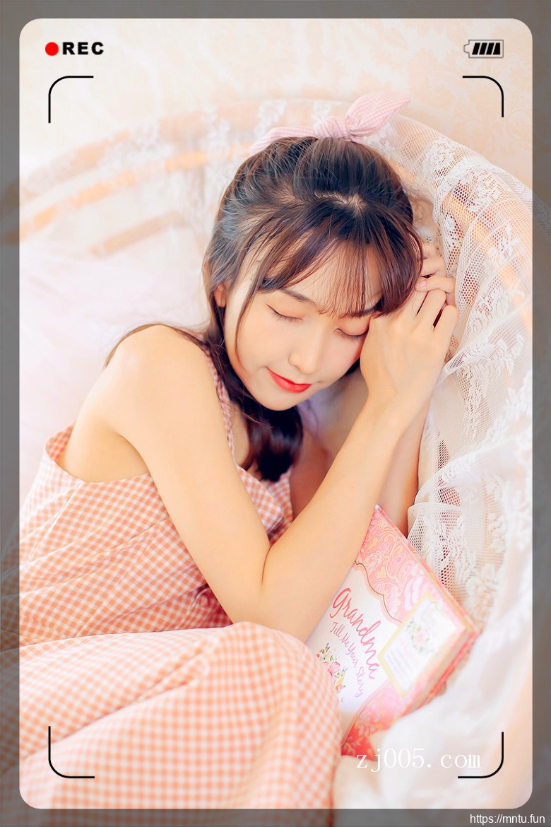 清纯美女演绎最美校花萝莉少女私房写真图片