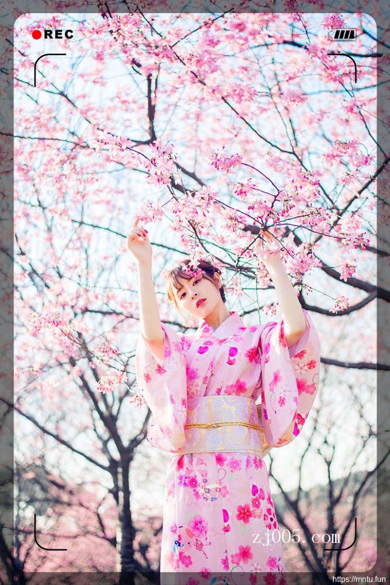 清纯美女演绎最美校花萝莉少女私房写真图片