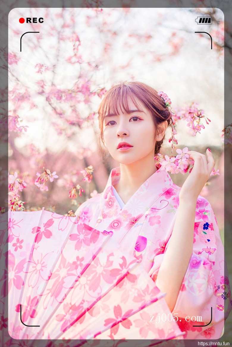 清纯美女演绎最美校花萝莉少女私房写真图片