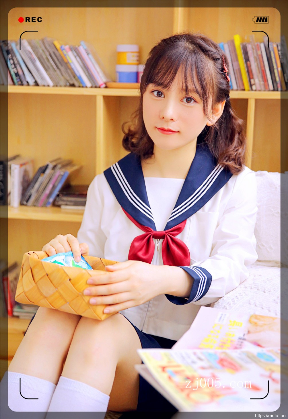 清纯美女演绎最美校花萝莉少女私房写真图片