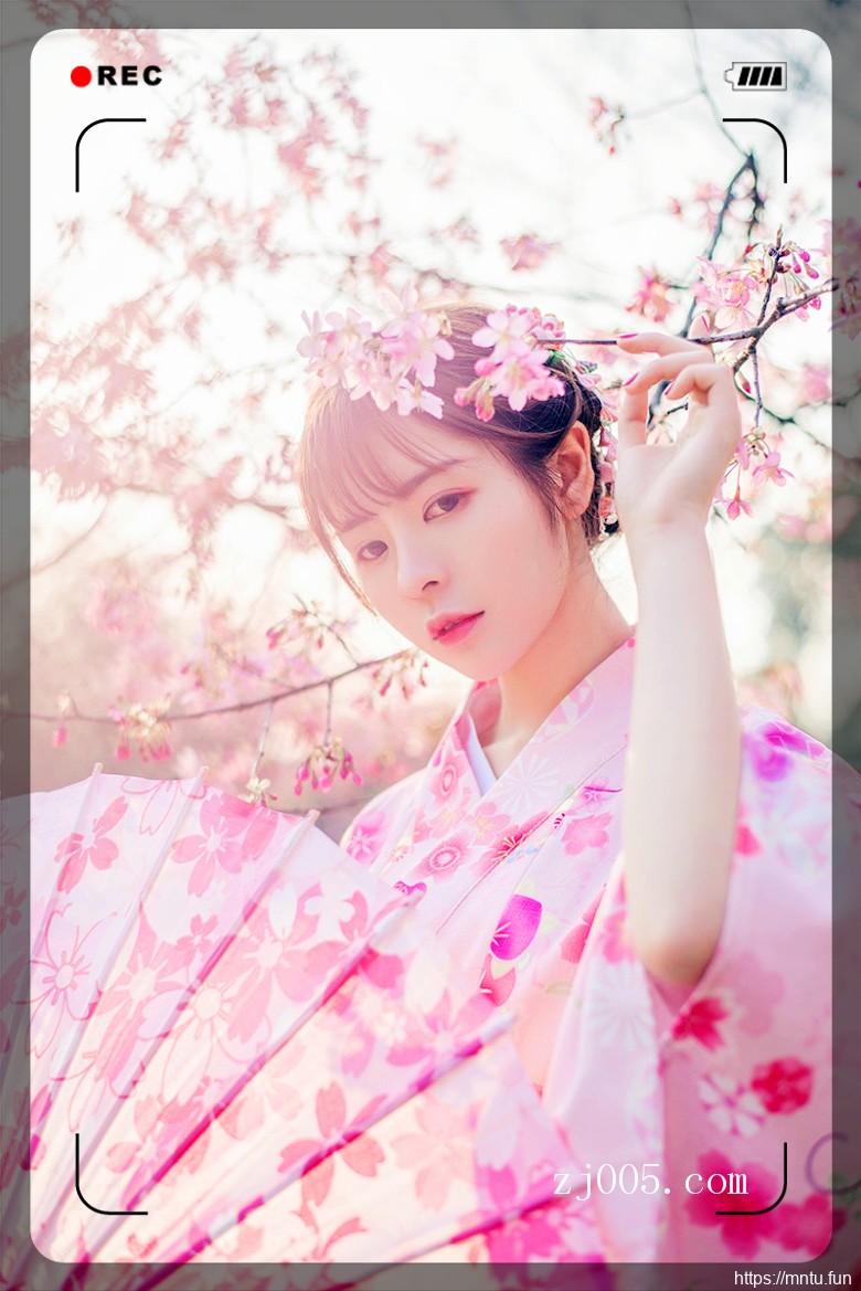 清纯美女演绎最美校花萝莉少女私房写真图片