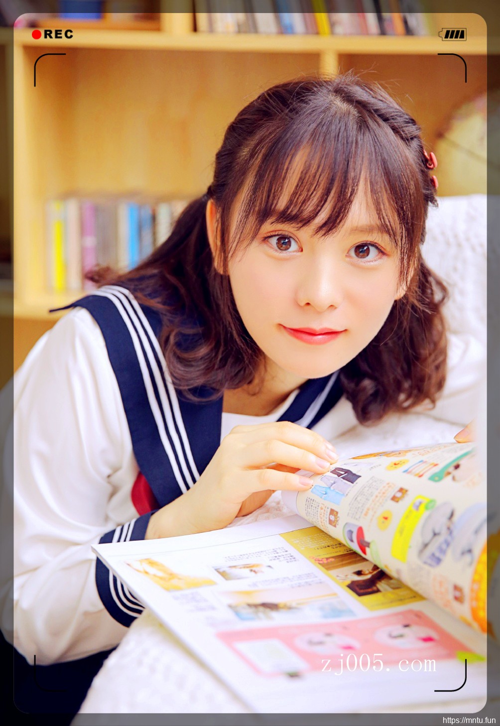 清纯美女演绎最美校花萝莉少女私房写真图片