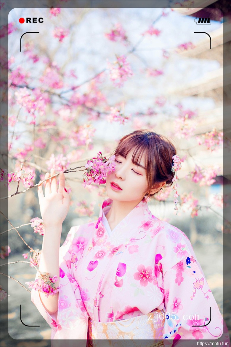 清纯美女演绎最美校花萝莉少女私房写真图片