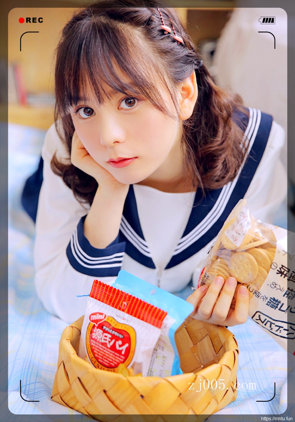 清纯美女演绎最美校花萝莉少女私房写真图片