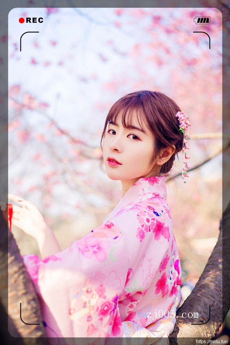 清纯美女演绎最美校花萝莉少女私房写真图片