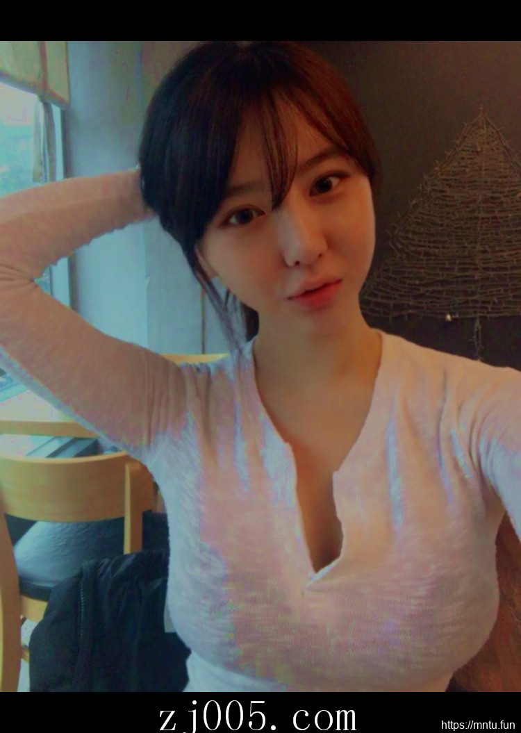 清纯羞涩美女MM十七岁的雨季妹子图