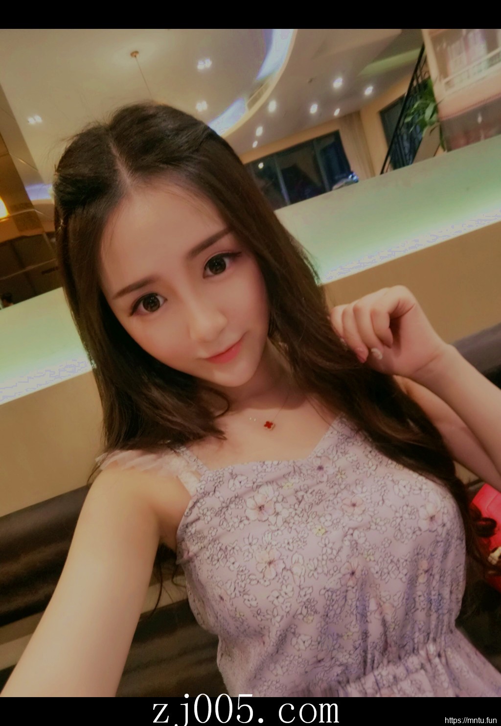 清纯羞涩美女MM十七岁的雨季妹子图