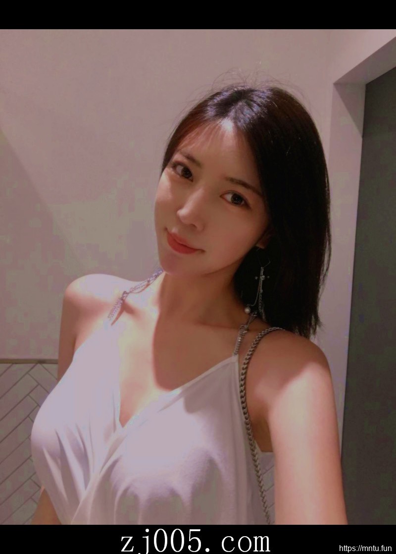 清纯羞涩美女MM十七岁的雨季妹子图