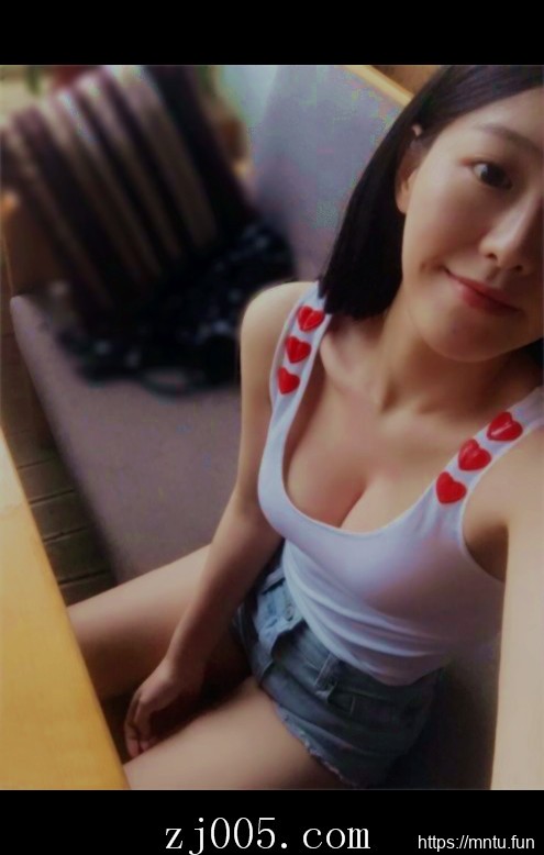 清纯羞涩美女MM十七岁的雨季妹子图