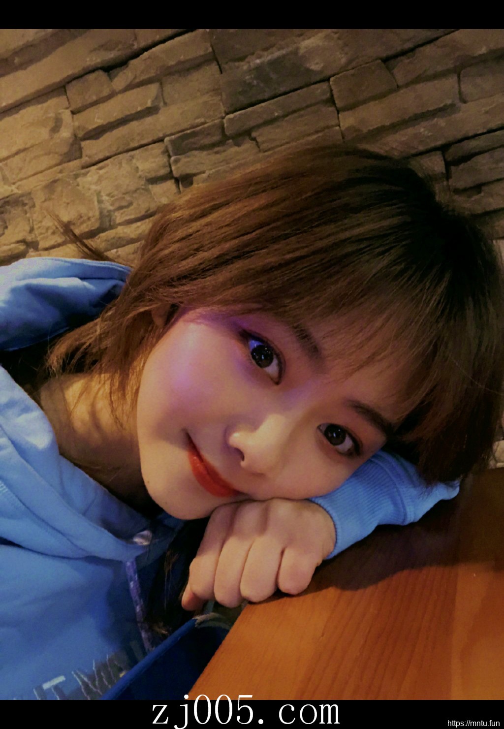 清纯羞涩美女MM十七岁的雨季妹子图