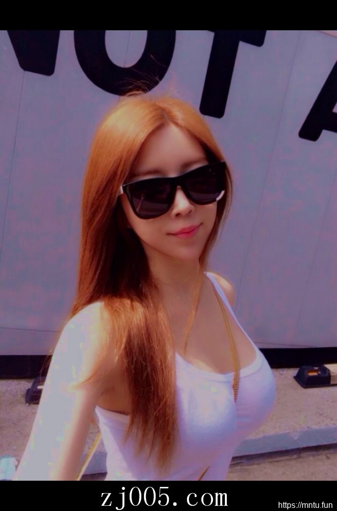 清纯羞涩美女MM十七岁的雨季妹子图