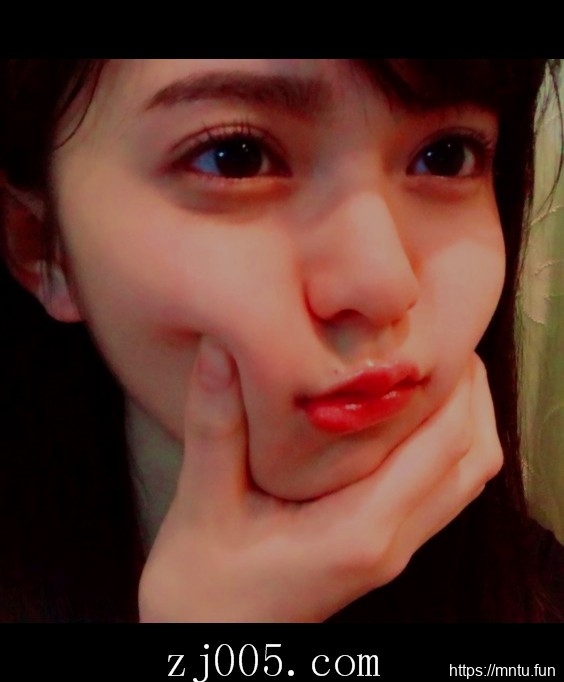 清纯羞涩美女MM十七岁的雨季妹子图