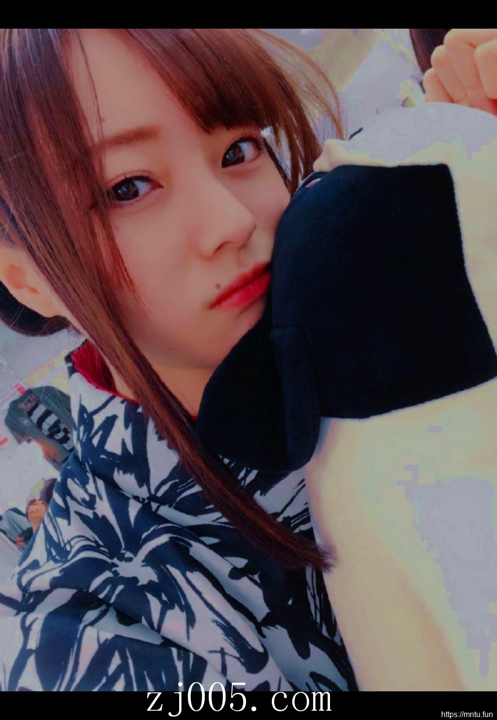 清纯羞涩美女MM十七岁的雨季妹子图