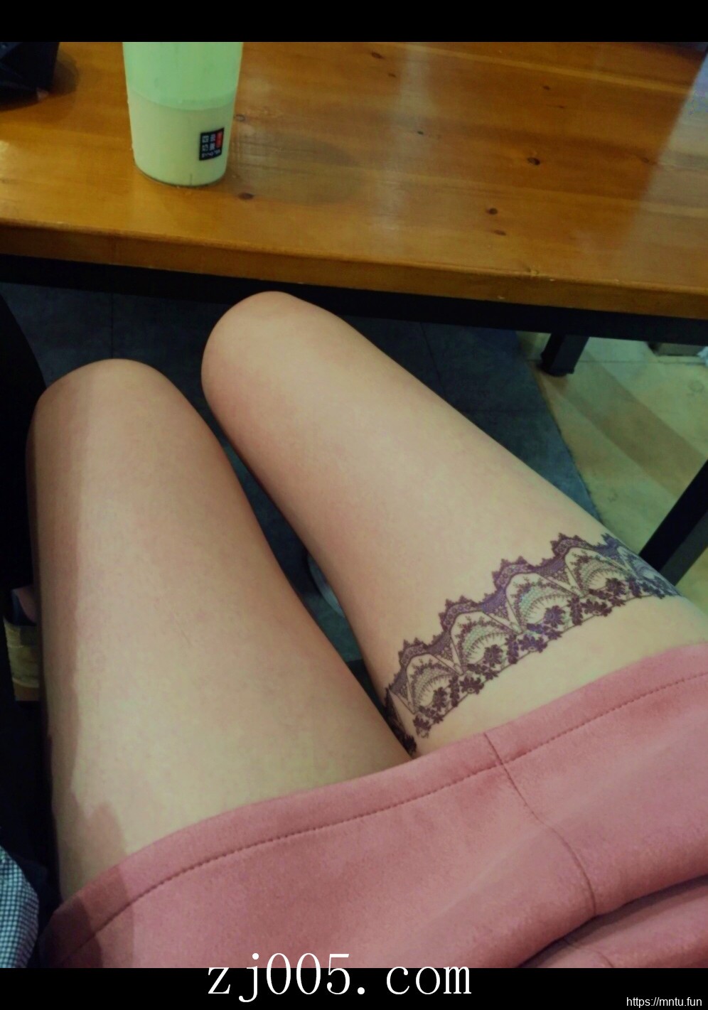 清纯羞涩美女MM十七岁的雨季妹子图