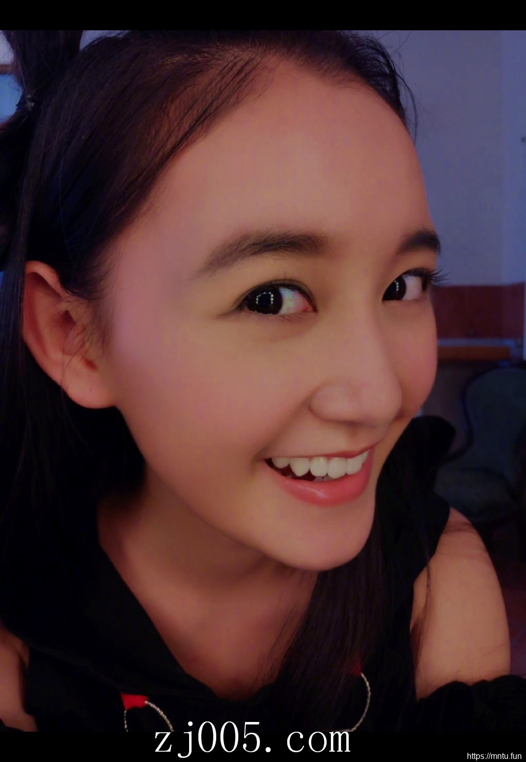 清纯羞涩美女MM十七岁的雨季妹子图