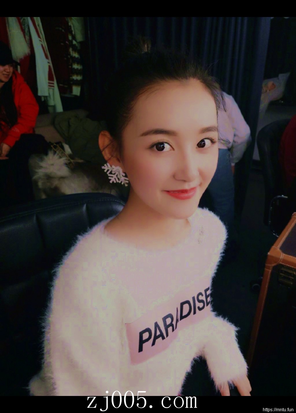 清纯羞涩美女MM十七岁的雨季妹子图