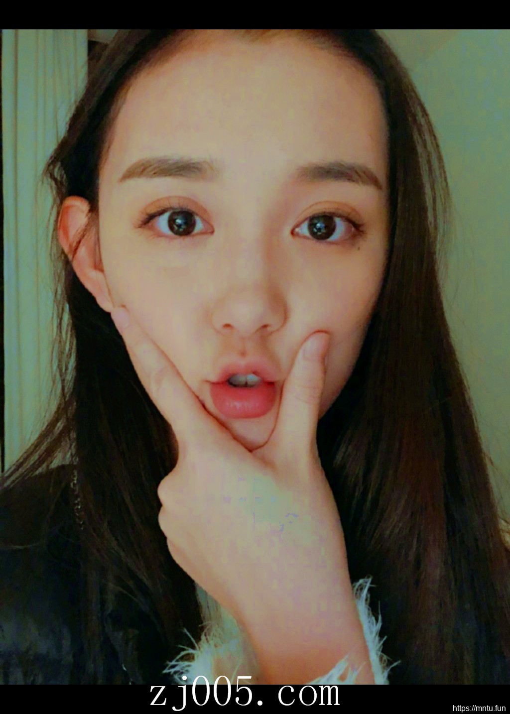 清纯羞涩美女MM十七岁的雨季妹子图