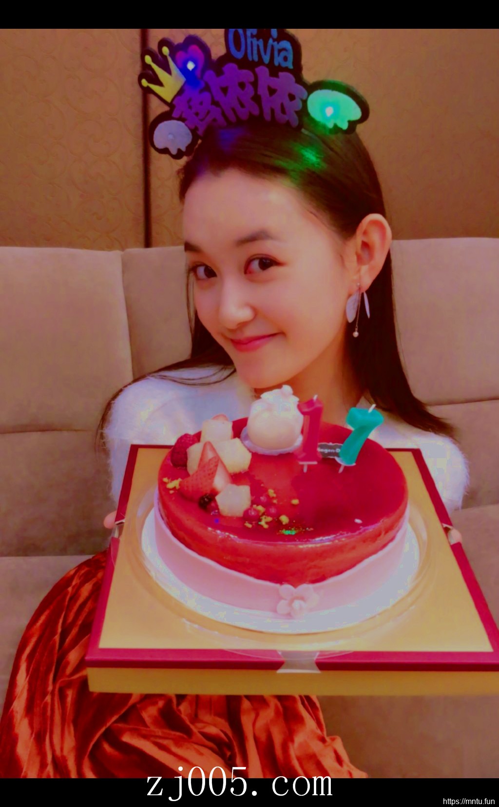 清纯羞涩美女MM十七岁的雨季妹子图