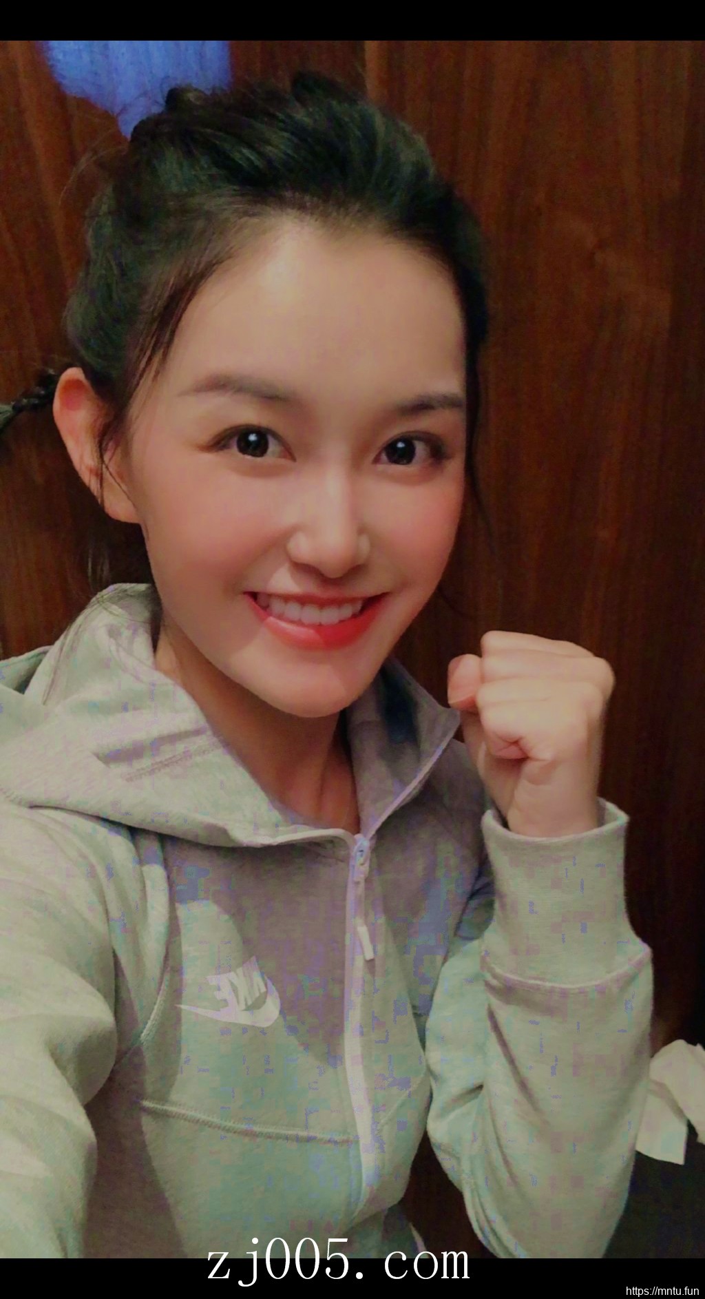 清纯羞涩美女MM十七岁的雨季妹子图