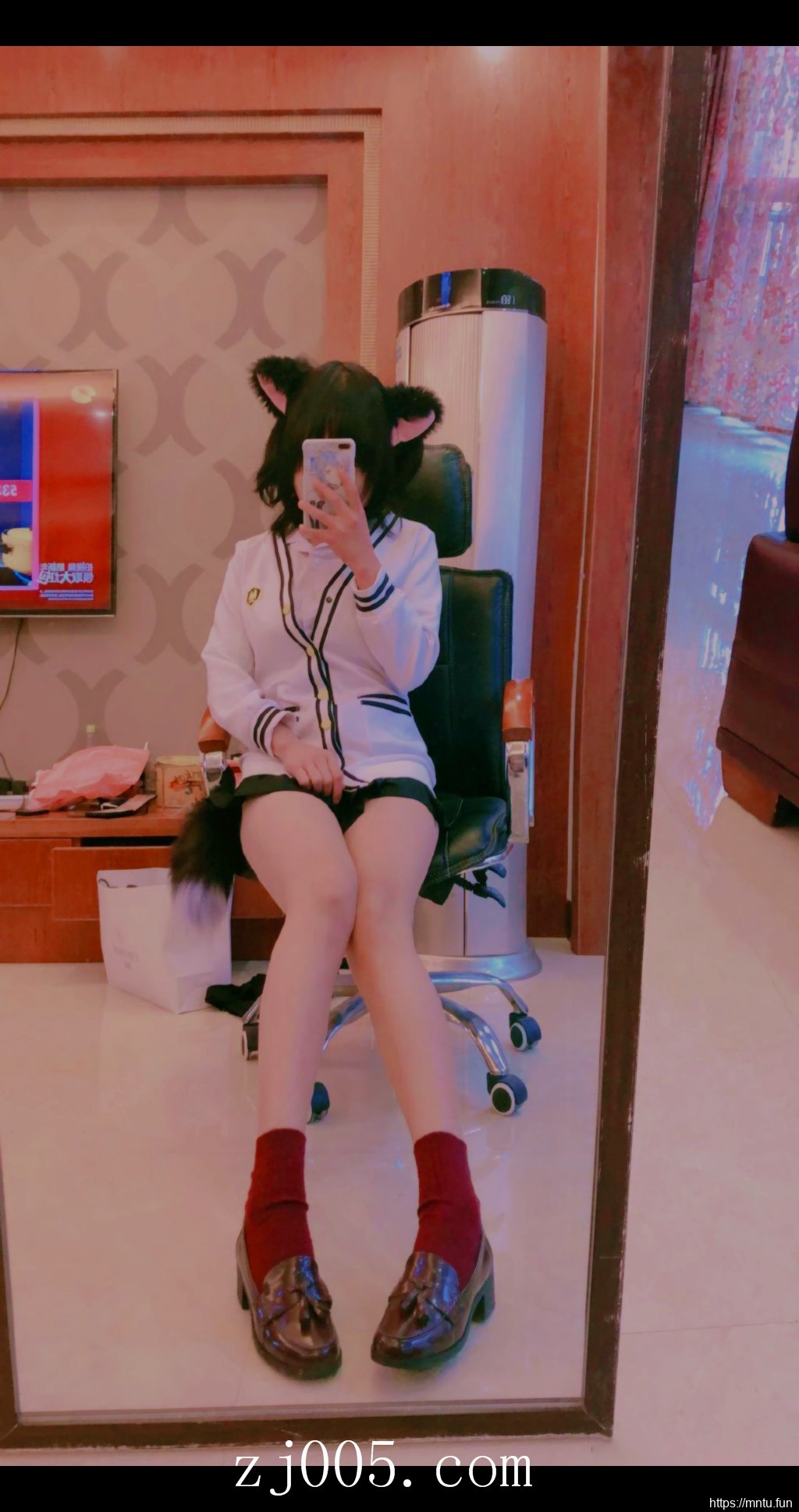 清纯羞涩美女MM十七岁的雨季妹子图