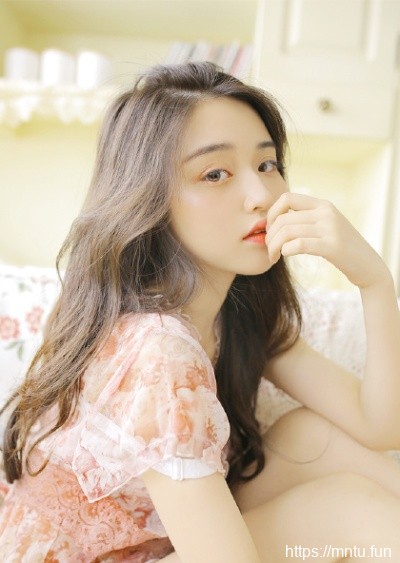 清纯美女甜蜜可爱美女私房美腿写真照