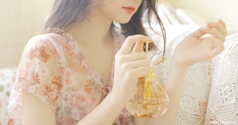 清纯美女甜蜜可爱美女私房美腿写真照