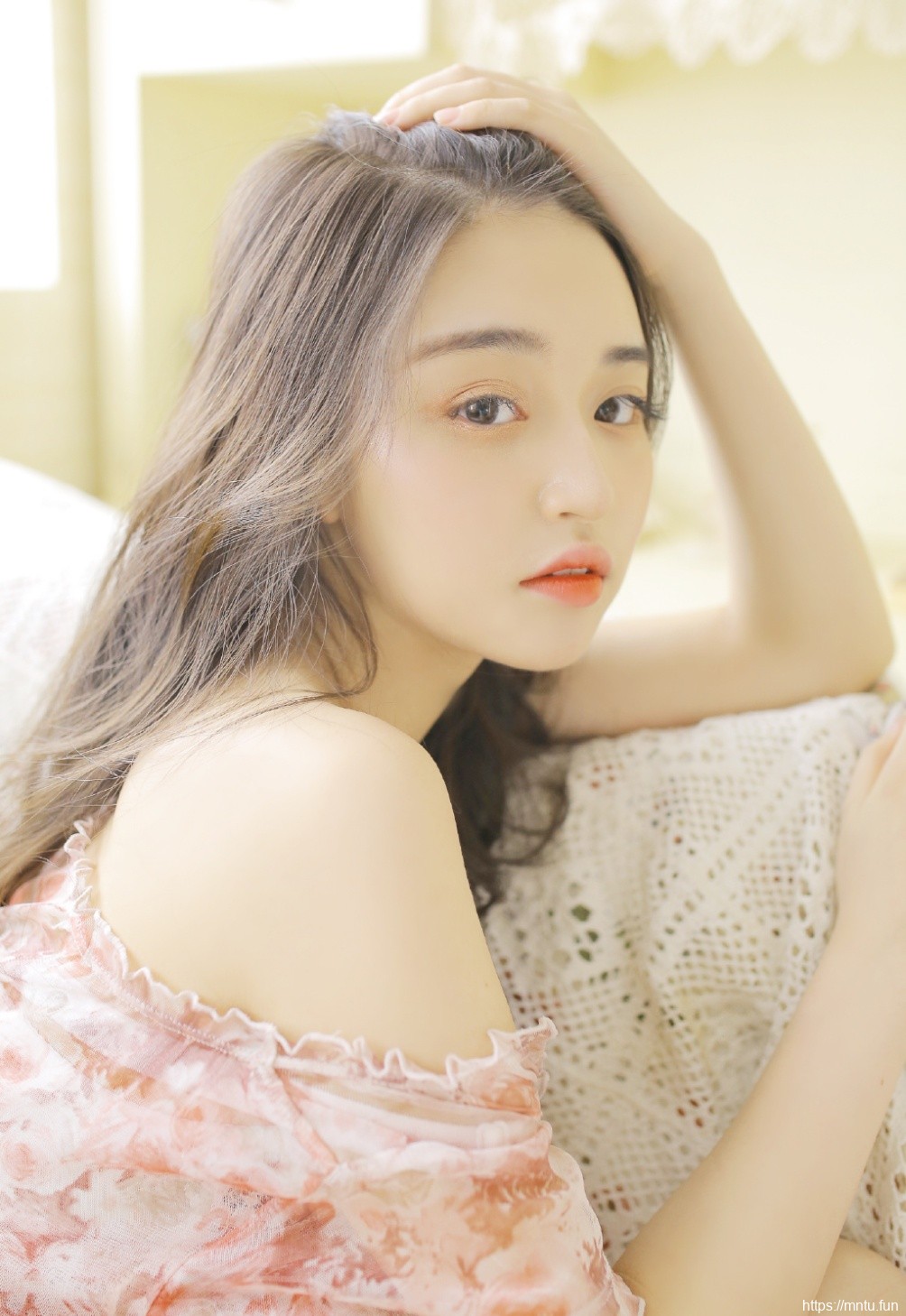 清纯美女甜蜜可爱美女私房美腿写真照