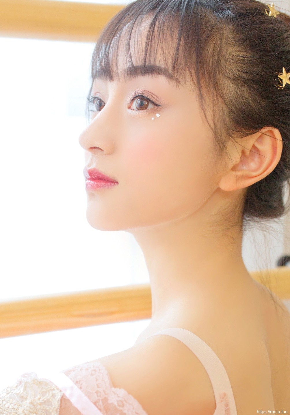 清纯美女甜蜜可爱美女私房美腿写真照