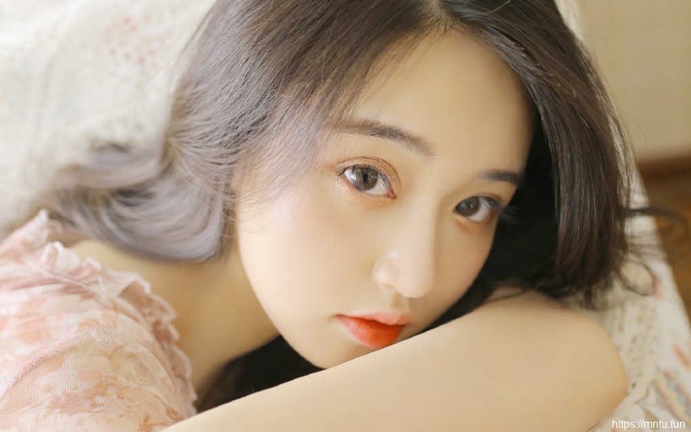 清纯美女甜蜜可爱美女私房美腿写真照