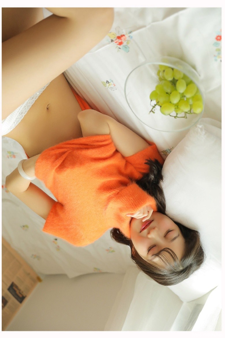 清纯美女甜蜜可爱美女私房美腿写真照