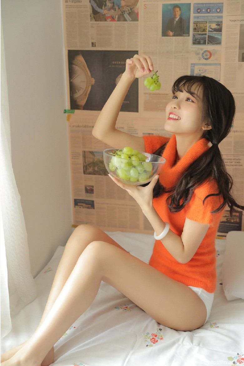 清纯美女甜蜜可爱美女私房美腿写真照