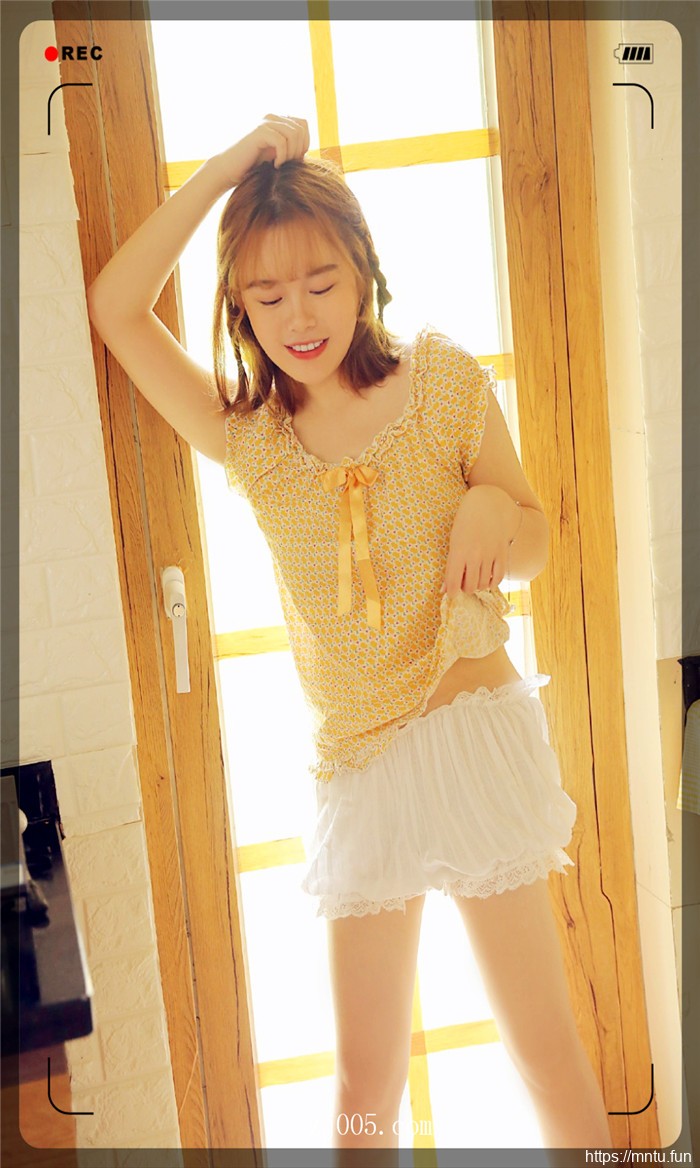 白皙美腿美女私房高清写真图片