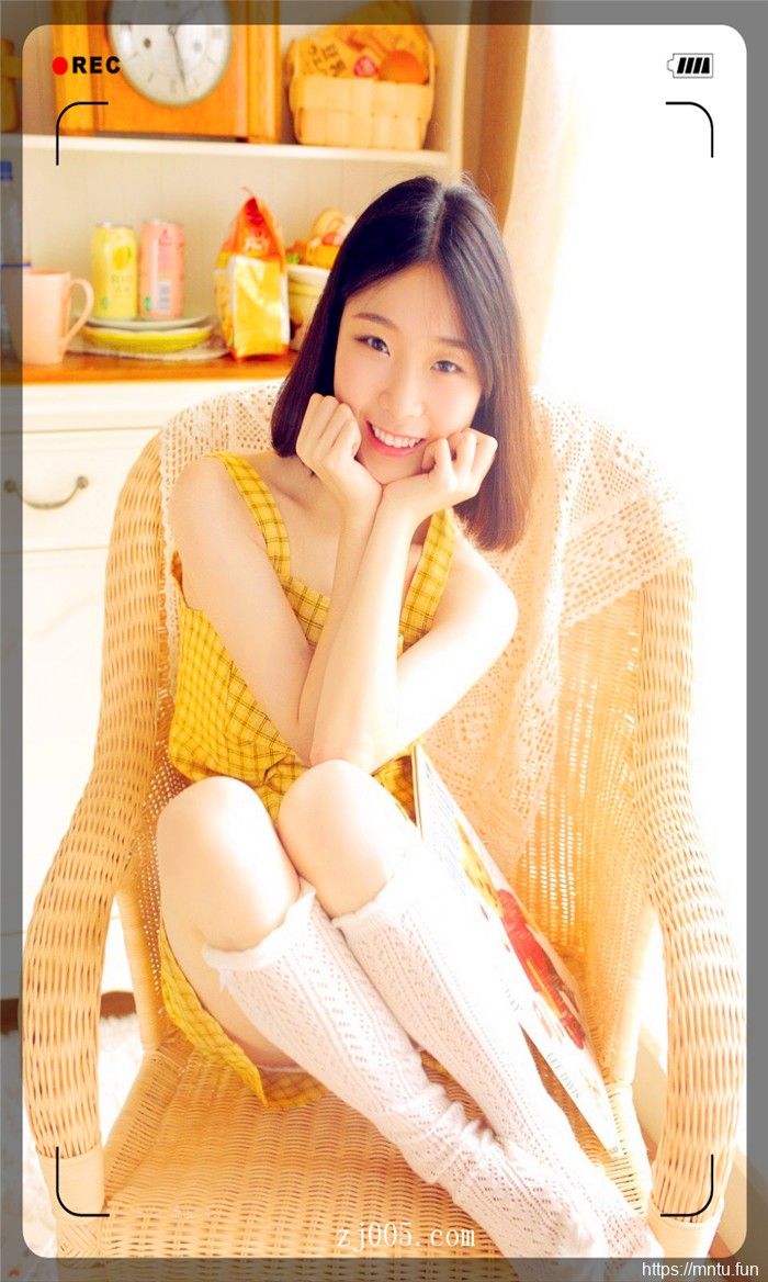 白皙美腿美女私房高清写真图片