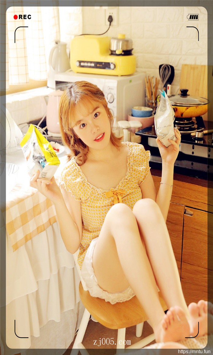 白皙美腿美女私房高清写真图片