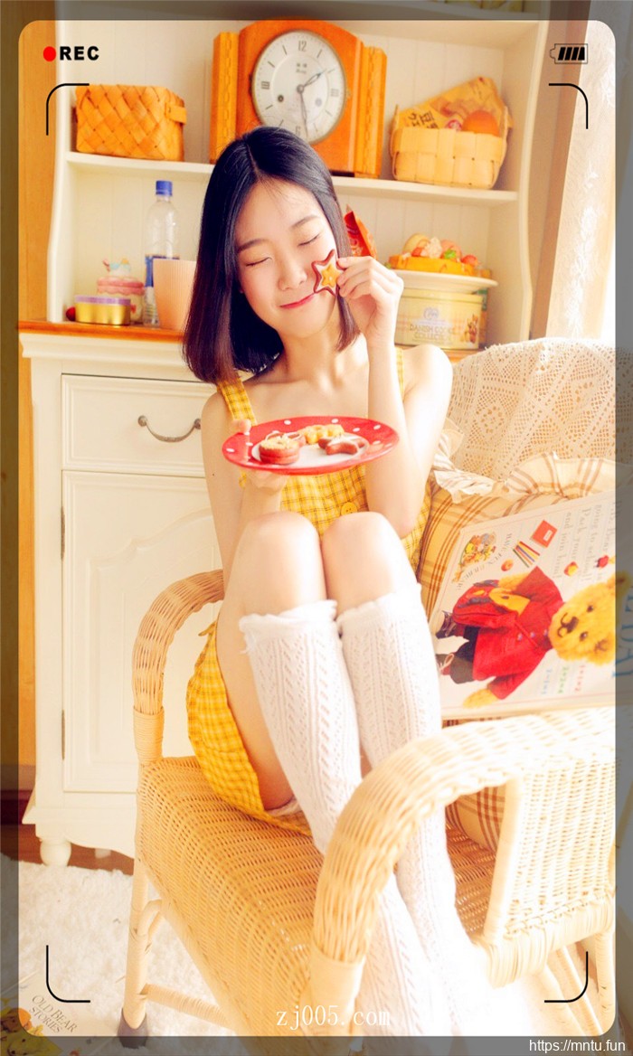 白皙美腿美女私房高清写真图片