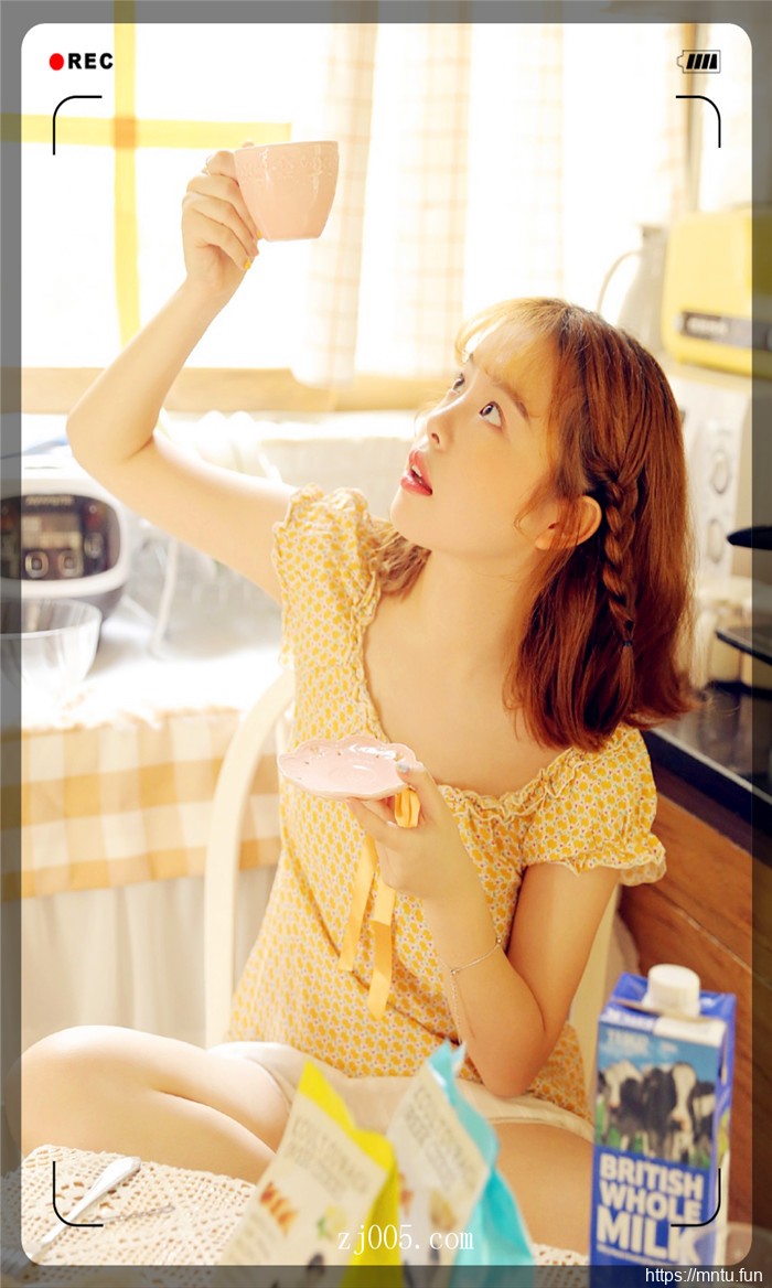 白皙美腿美女私房高清写真图片