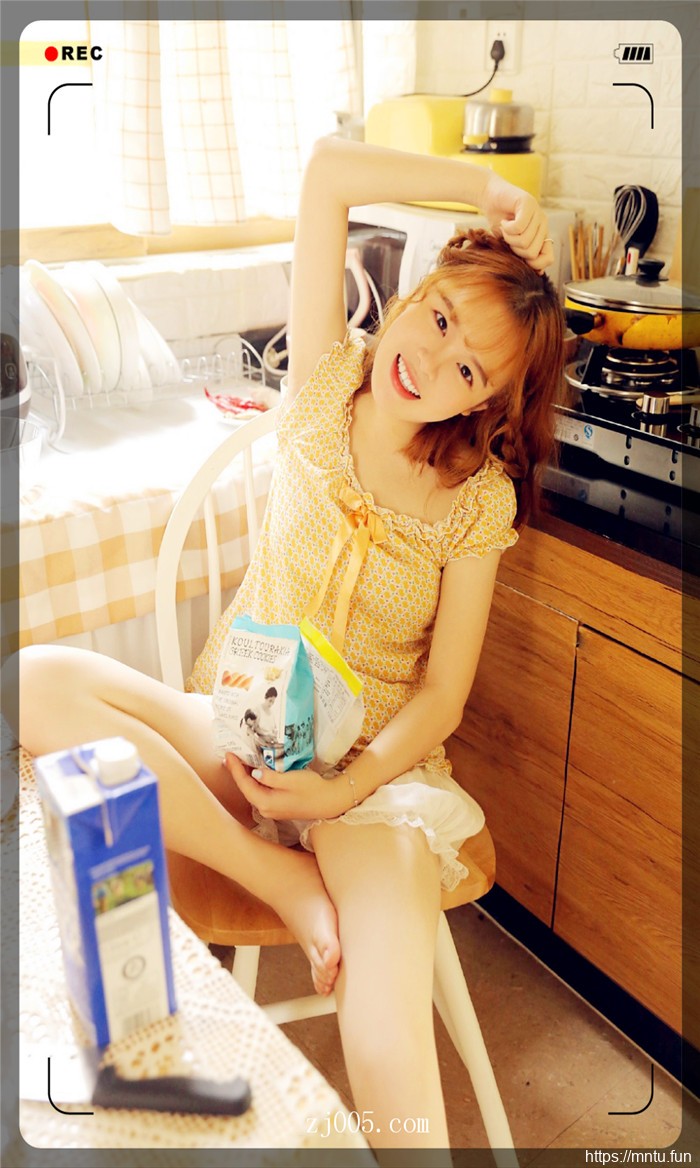 白皙美腿美女私房高清写真图片