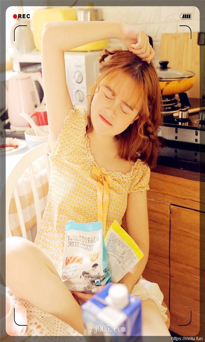 白皙美腿美女私房高清写真图片