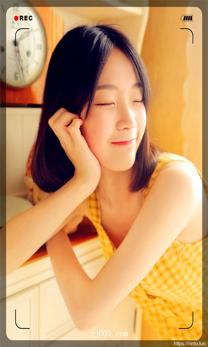 白皙美腿美女私房高清写真图片