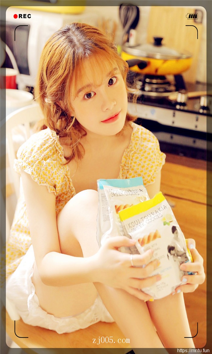 白皙美腿美女私房高清写真图片