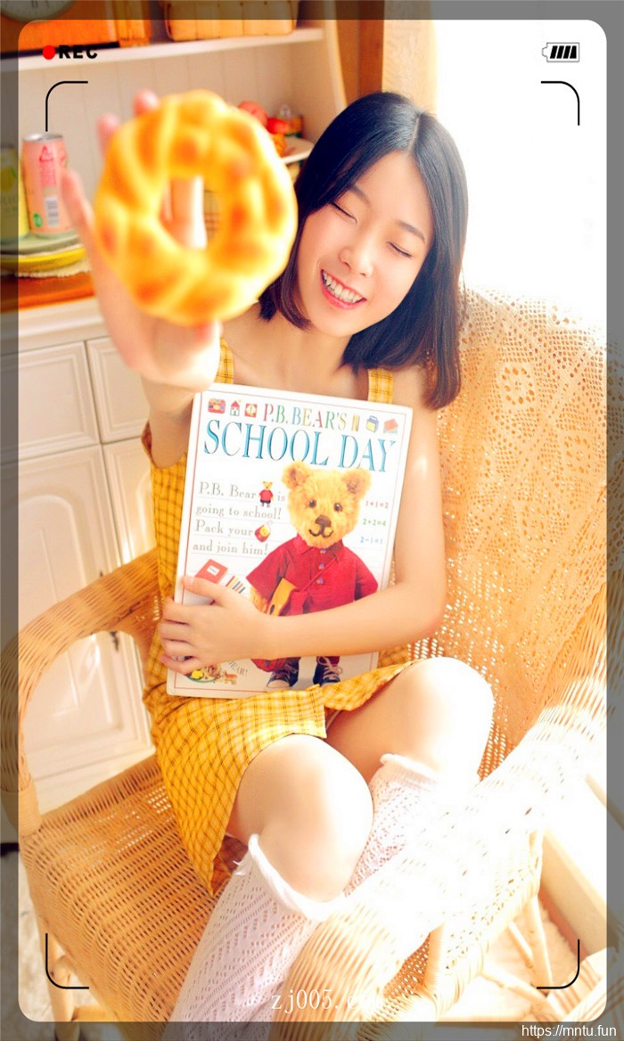 白皙美腿美女私房高清写真图片